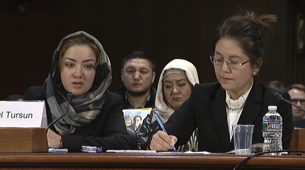 Muslimka Tursunová promluvila o mučení, které Ujgurové zažívají v čínských převýchovných táborech.