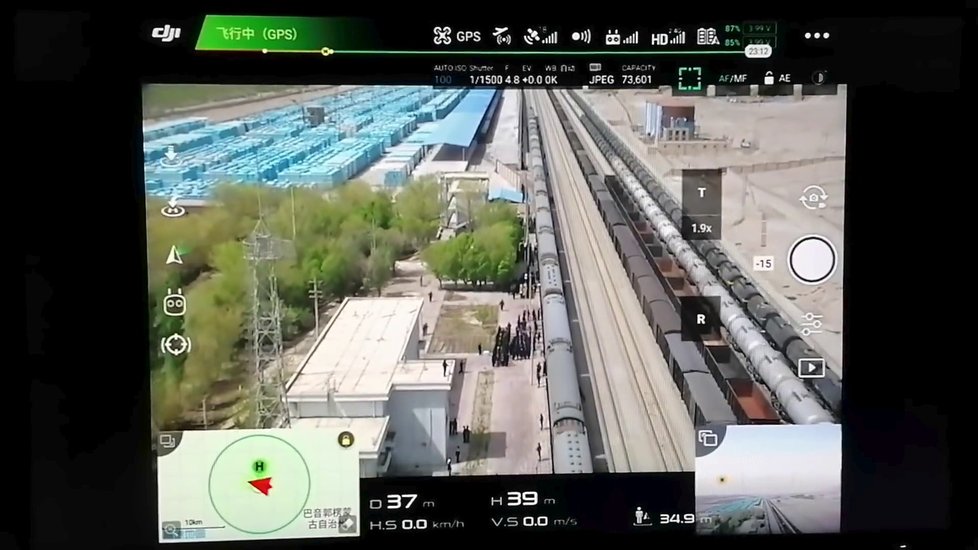 Transport vězňů v Číně zachytil dron.