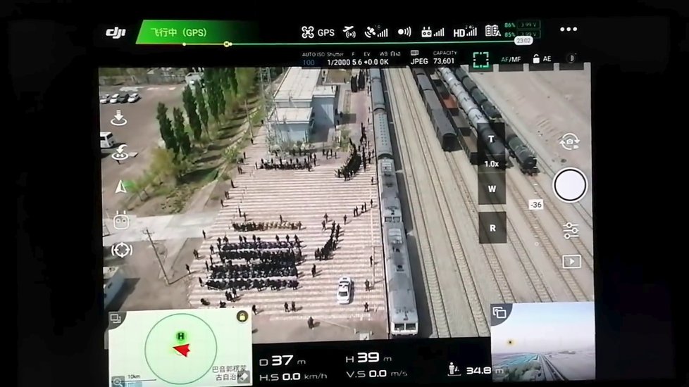 Transport vězňů v Číně zachytil dron.