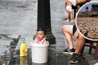 Extrémní horko sužuje i Čínu: Vlna veder trvá už 70 dní. Vysychají řeky a jezera, hoří vegetace