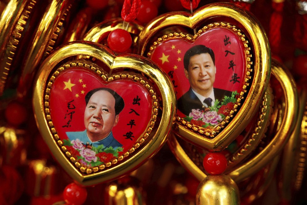 Literární poznámky bývalého komunistického vůdce Číny Mao Ce-tunga se v londýnské aukční síni Sotheby&#39;s vydražily za 704,750 britských liber (přes 20,6 milionu Kč), což je desetinásobek odhadní ceny.