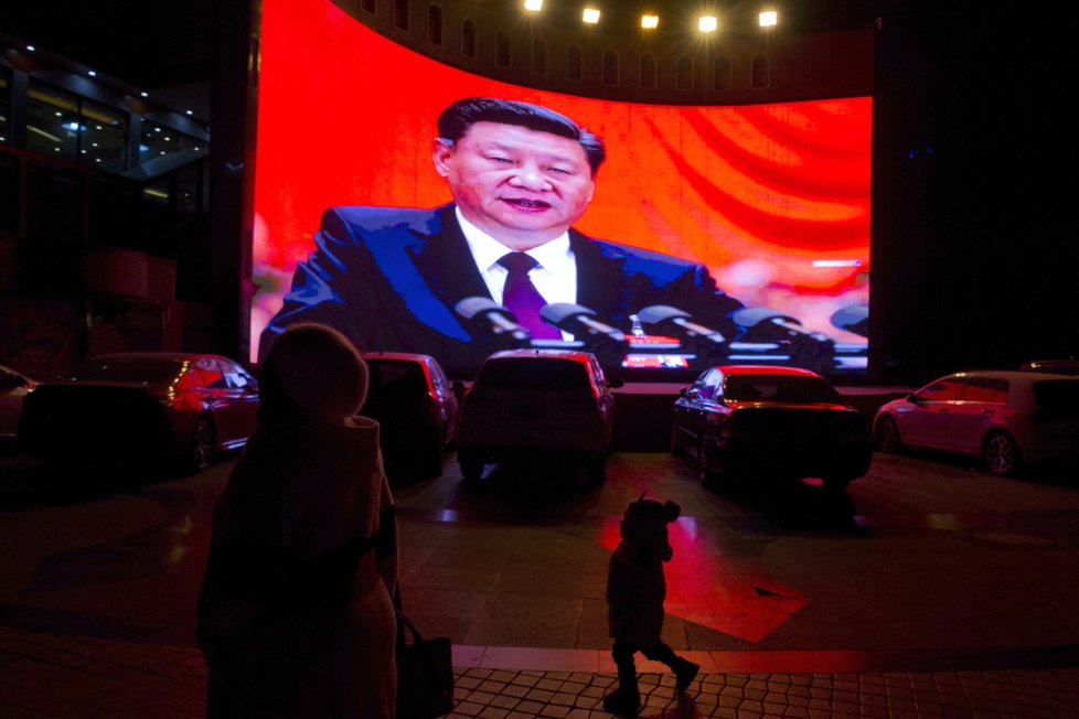 U příležitosti 40. výročí zahájení čínských tržních reforem a otevírání ekonomiky vystoupil prezident Si Ťin-pching se sebevědomím projevem, (18.12.2018).