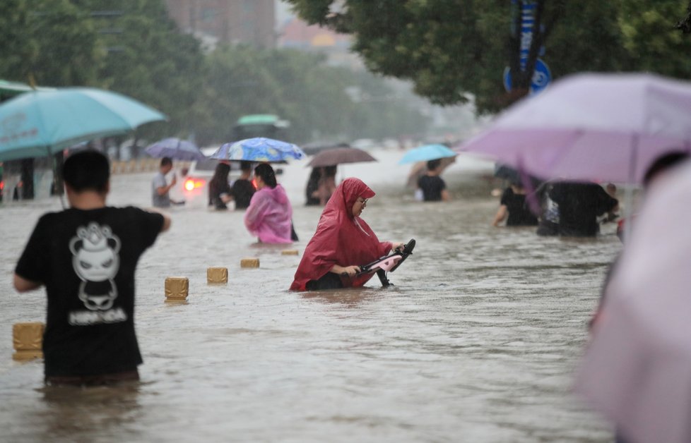 Záplavy v Číně (22. 7. 2021)