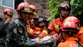 Nejméně 11 lidí zabilo silné zemětřesení, které zasáhlo čínskou provincii S&#39;-čchuan na jihozápadě země. (18. 6. 2019)