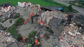 Nejméně 11 lidí zabilo silné zemětřesení, které zasáhlo čínskou provincii S&#39;-čchuan na jihozápadě země. (18. 6. 2019)