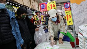 Čínská vláda vyzvala lidi, aby se před zimou zásobili nejnutnějšími potravinami.