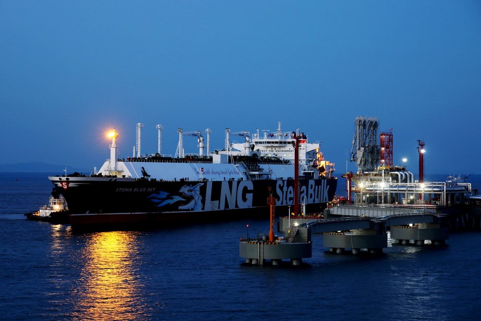 Čou-šan, Čína: Tanker Stena Blue Sky se zkapalněným plynem u LNG terminálu (7. 8. 2018).