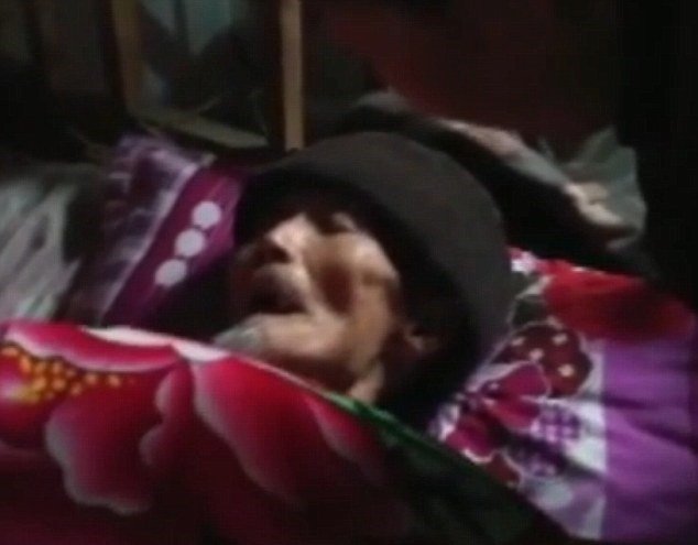 Stařeček (75) z Číny se probral v rakvi.
