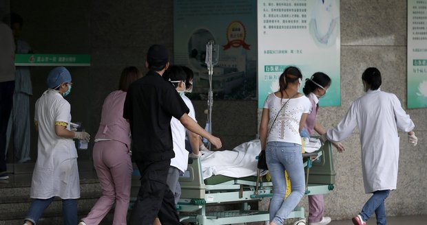 Horor v čínské škole: Útočník ubodal tři lidi, šest zranil