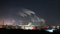 Čína povoluje nové uhelné elektrárny velmi rychle.