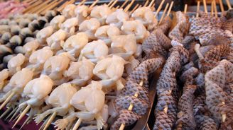 Čínská gastronomie: Na obědě mezi labužníky v pekingské tržnici