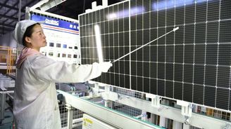 Čína zaplavuje Západ solárními panely. Výrobci v asijské zemi svádějí tvrdý konkurenční boj