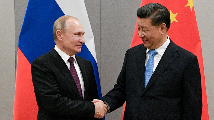 Si Ťin-pching, generální tajemník Ústředního výboru Komunistické strany Číny (vpravo) a Vladimir Putin (vlevo).