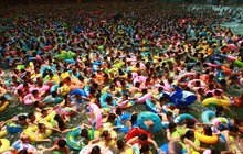 Takové normální léto v přelidněné Číně: POZOR! Kolony raftů...