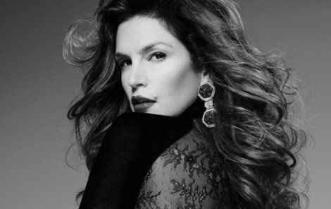 Cindy Crawford ví, jak flirtovat s objektivem fotoaparátu