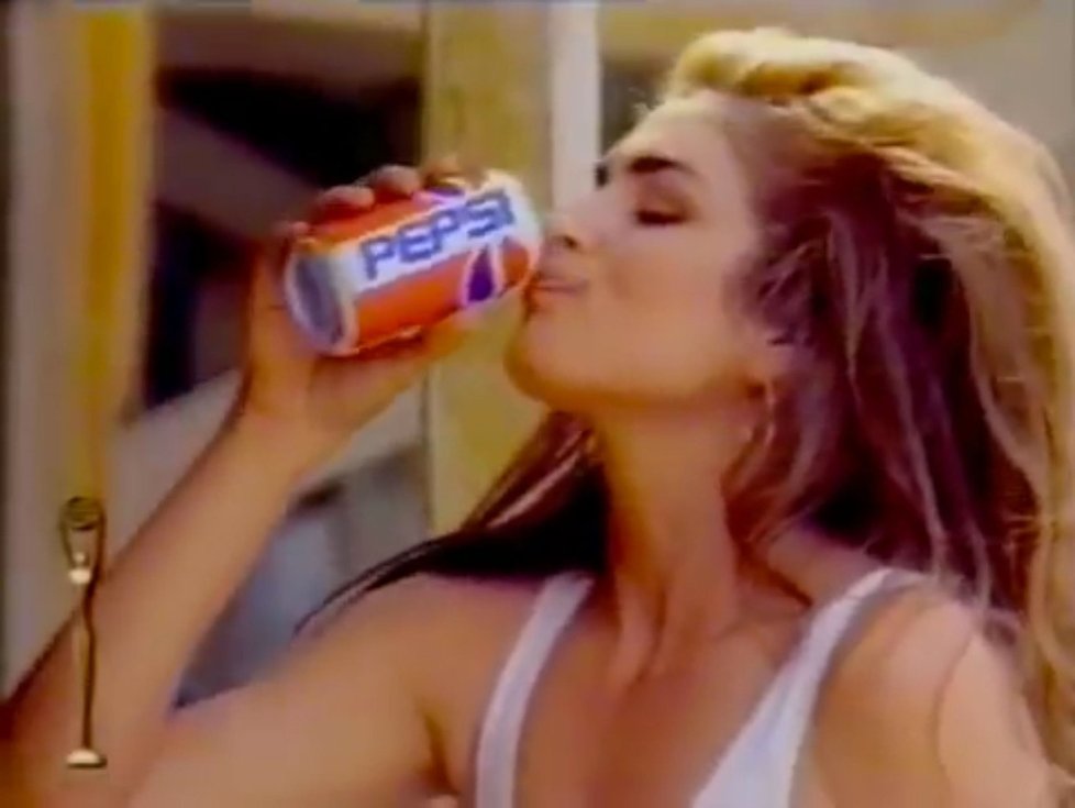 Crawford v reklamě na Pepsi.