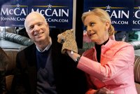 McCainová za McCaina? V Arizoně hledají nástupce zesnulého senátora, ve hře je jeho žena