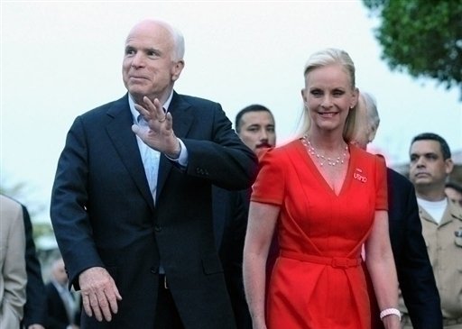 John McCaine se svou ženou Cindy