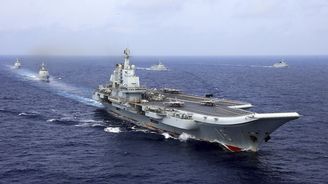 OBRAZEM: Čínské námořnictvo testovalo přestavěnou sovětskou letadlovou loď