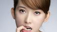Lin Čch&#39;-ling (39). Narozená na Tchaj-wanu, místní média ji přezdívají „první tvář země“. patří mezi vůbec nejlépe placené herečky a modelky čínského původu na světě.