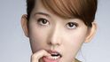Lin Čch&#39;-ling (39). Narozená na Tchaj-wanu, místní média ji přezdívají „první tvář země“. patří mezi vůbec nejlépe placené herečky a modelky čínského původu na světě.