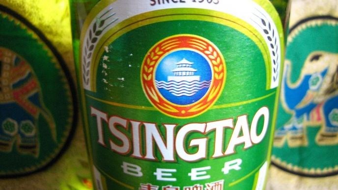 Čínské pivo Tsingtao (ilustrační foto)