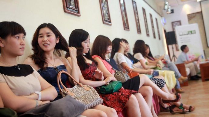 Čínské sňatkové agentury pořádají "soutěže" o svobodné milionáře