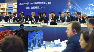 Sobotka: Česko dál rozmrazuje vztahy s Čínou, musí shánět investory