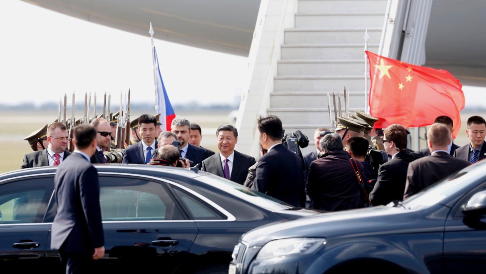 Na letišti čínského prezidenta přivítal ministr zahraničí Lubomír Zaorálek