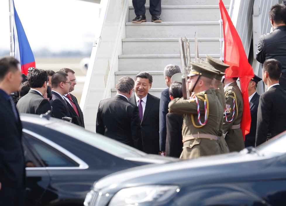 Na letišti čínského prezidenta přivítal ministr zahraničí Lubomír Zaorálek