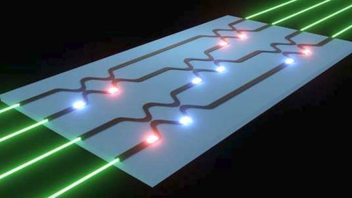 Nový systém umělé inteligence je postaven na optickém čipu a používá pouze světlo.