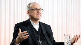 Hostem Hráčů byl nový pražský arcibiskup Stanislav Přibyl. Otevřeně promluvil o svém rodinném zázemí, o tom, jak „doma“ vzali fakt, že se stal knězem, kauzy poškozující církev i její hospodaření poté, co vyprší podpora státu.