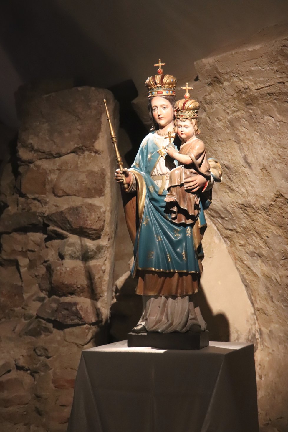 Symbolem Církevní turistiky v letošním roce je socha Panny Marie Křtinské.