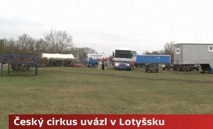 Český cirkus Alex manželů Poláchových uvízl v Lotyšsku. Kvůli koronaviru nesmí cestovat přes hranice zvířata (21.3.2020)