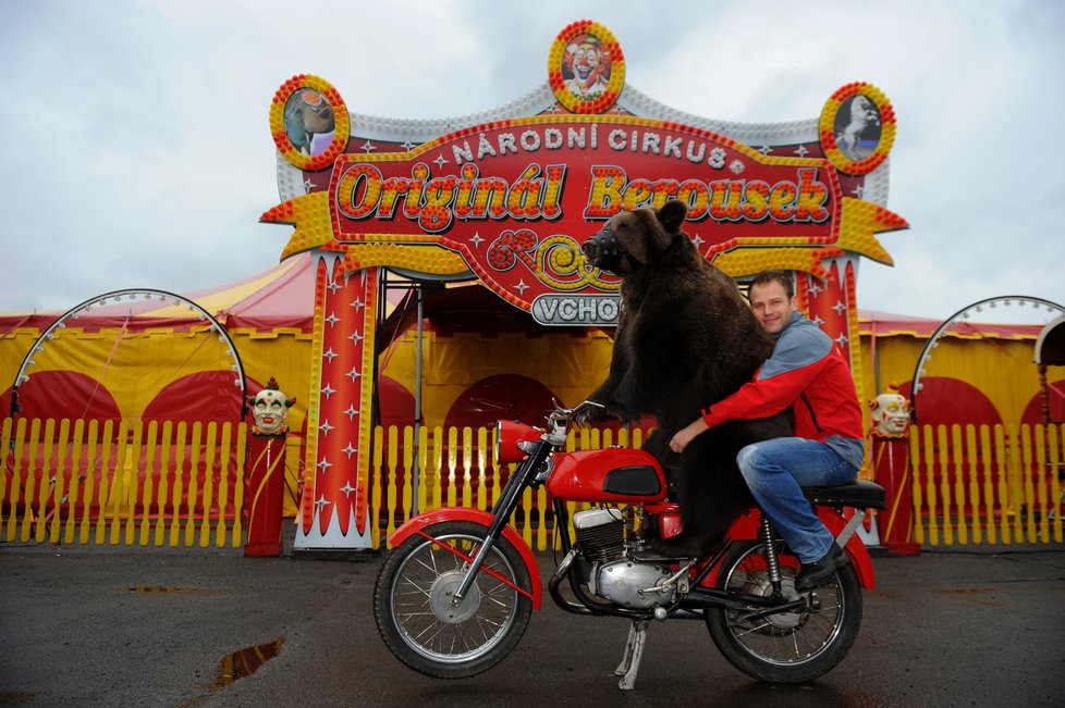 Cirkus Berousek po 101 letech končí s kočováním.