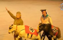 Bizarní cirkus v Rusku: Nacistické opice a kozy se svastikou