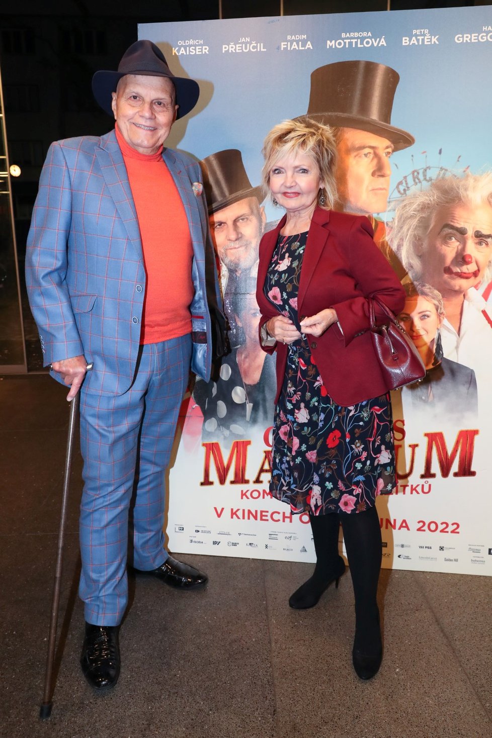 Premiéra filmu Cirkus Maximum přitáhla do kin mnoho hvězd- Jan Přeučil a Eva Hrušková.