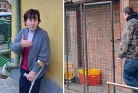 Příběh solidarity: Okradené důchodkyni pomohli sousedé. Zlodějky zavřeli do boxu na pečivo!