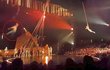 Akrobat z Cirque du Soleil zemřel při vystoupení, spadl z popruhů na scénu.