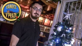 Číšník Vlasta (36) slouží o svátcích už 16 let. Rodina za ním na Štědrý den přijde do práce