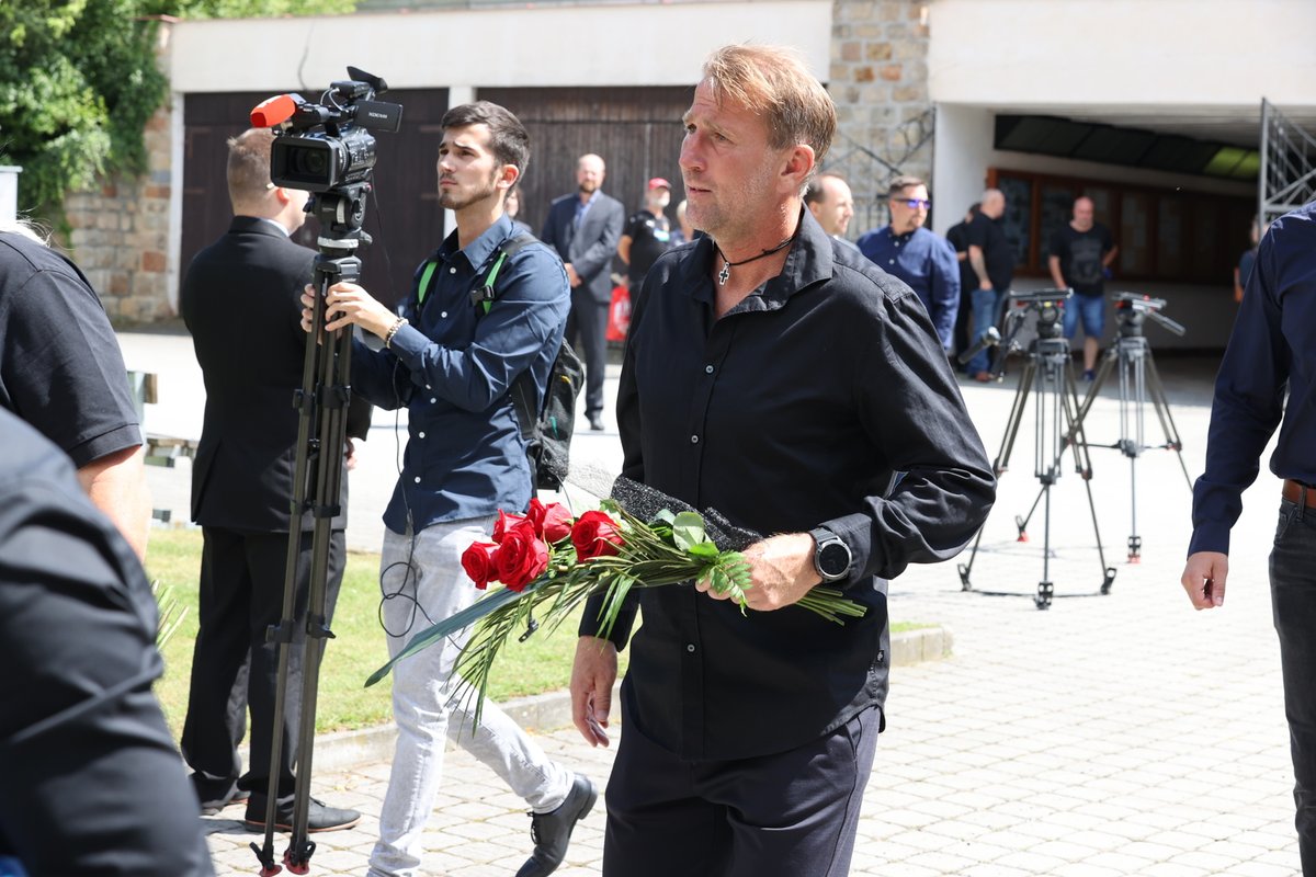 V Plzni se uskutečnilo poslední rozloučení s fotbalistou Mariánem Čišovským, který podlehl zákeřné chorobě ALS