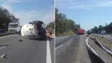 Převrácená cisterna blokuje dálnici D10: Řidiči projížděli naftou, fotili a ohrožovali záchranáře 