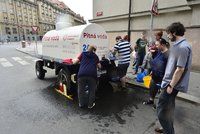 Voda v Dejvicích a Bubenči není pitná: Průjem dostalo už 130 Pražanů! Přistaveny byly cisterny