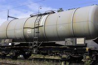 Česká nafta přijíždí z Německa 2x týdně. Polovina už je „doma“