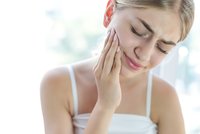 Co stojí za citlivostí zubů a jak proti ní účinně bojovat?