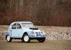 Jeden z necelých sedmi set Citroënů 2CV 4x4 Sahara míří do aukce