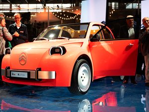 Prohlédli jsme nový Citroën 2CV naživo. V Paříži se ukázal i s překvapením