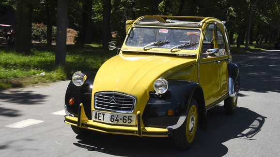 Martin a jeho žlutá kachna: 2CV = 2 válce, vzduch a nic