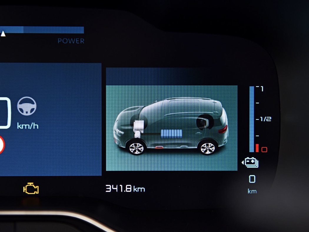 V pravé části tak můžete sledovat i to, jak aktuálně funguje hybridní pohon. Tu samou možnost umožňuje středová dotyková obrazovka, ale ve větším měřítku.