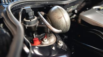 V detailu pružicí jednotka kola přední nápravy V detailu pružicí jednotka kola přední nápravy